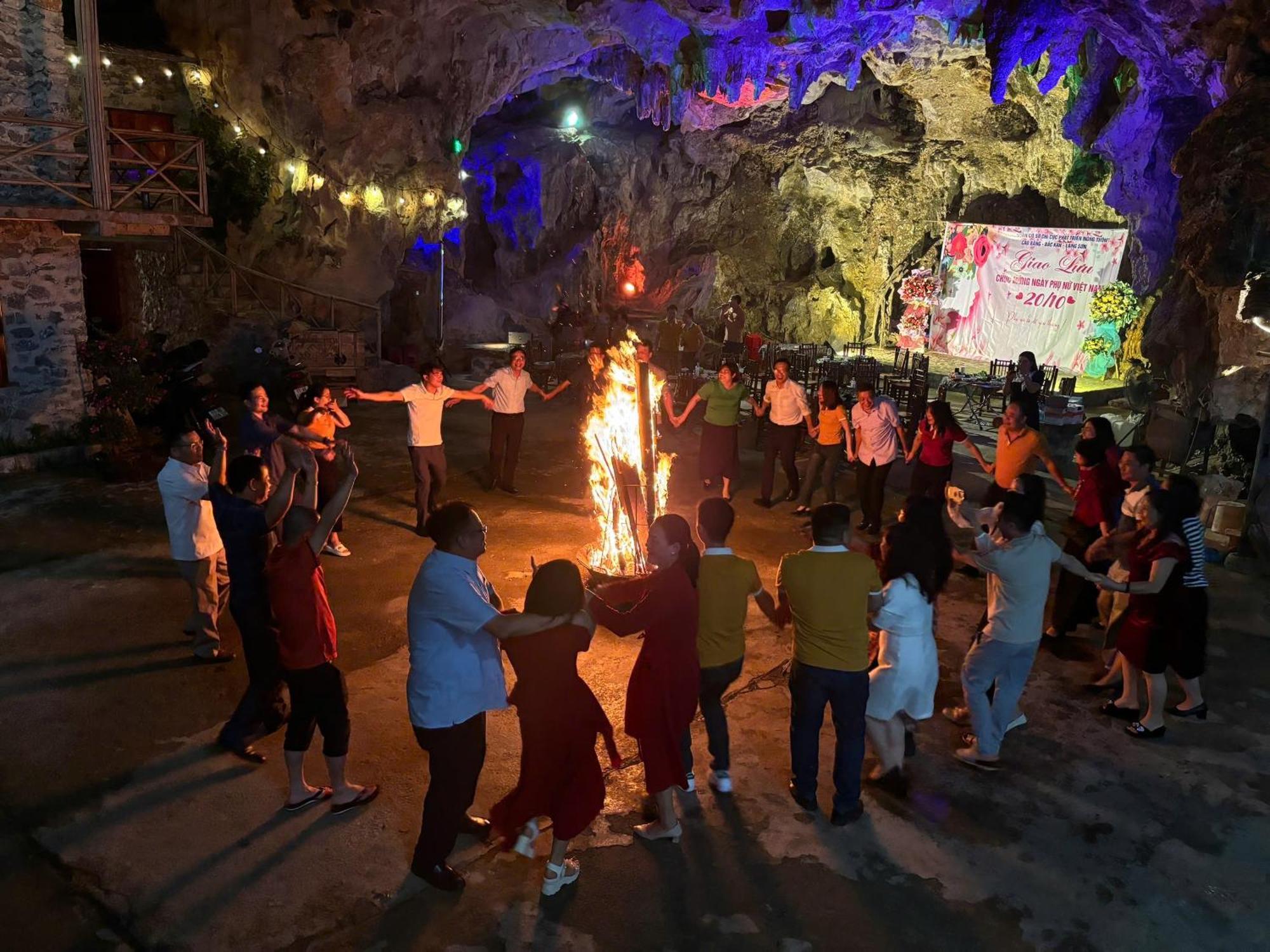 Yen Nhi Homestay Ban Gioc Каобанг Экстерьер фото